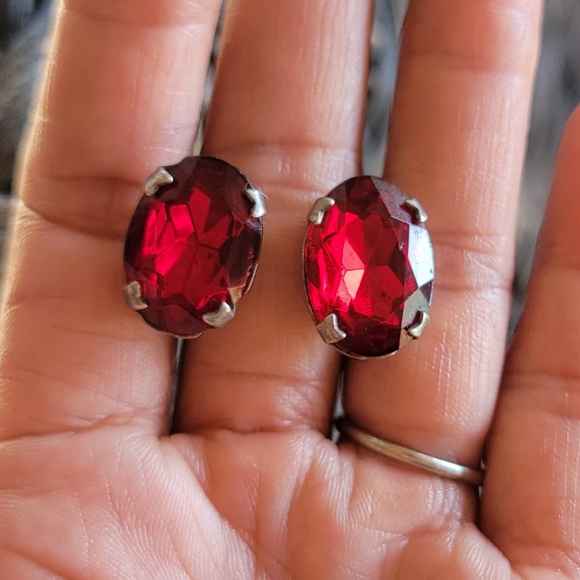 Gorgeous vintage vibrant ruby red paste glass large oval sterling silver earring - Picture 13 of 16